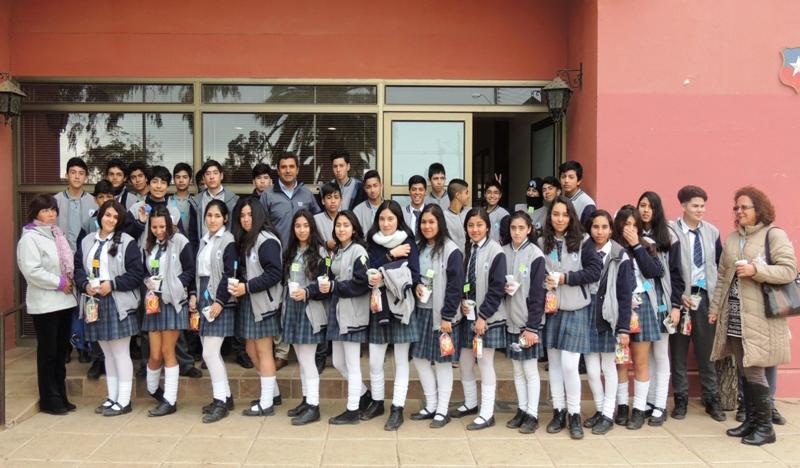 Estudiantes y profesores de 8° básico de la Escuela Guardia Marina ERV de Ovalle, Herman Villarroel Director Liceo Tadeo Perry Barnes.