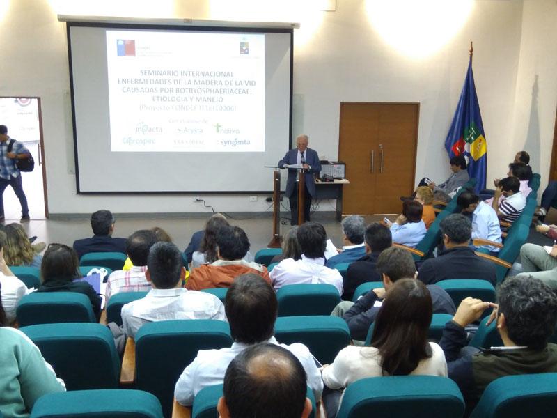 El Decano Roberto Neira destacó la gran concurrencia y agradeció el apoyo de una iniciativa que es fundamental para la agricultura vinculada a la vid.