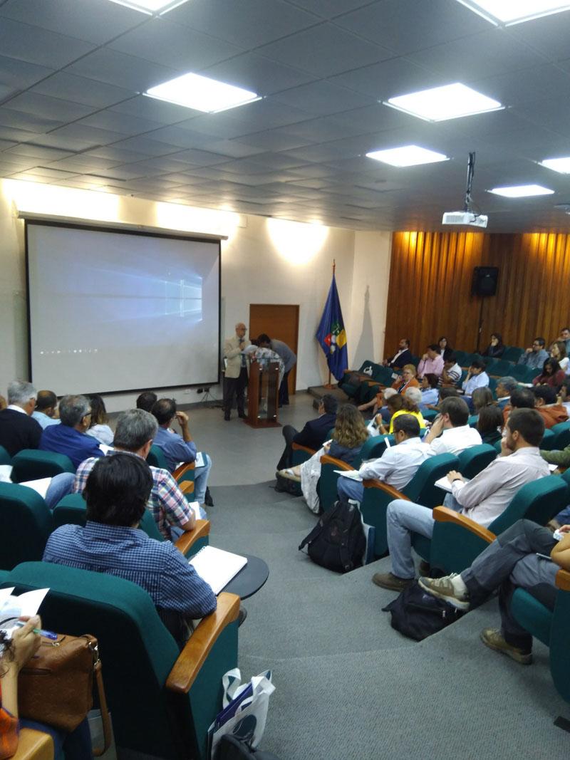 El seminario se enmarcós en el Proyecto de Investigación FONDEF IT16I10006, desarrollado por investigadores del Departamento de Sanidad Vegetal y del Departamento de Ciencias y Tecnología Farmacéutica