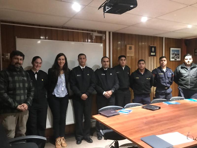 Reunión con personal de la Armada de Chile en la Gobernación Marítima de la ciudad de Castro.