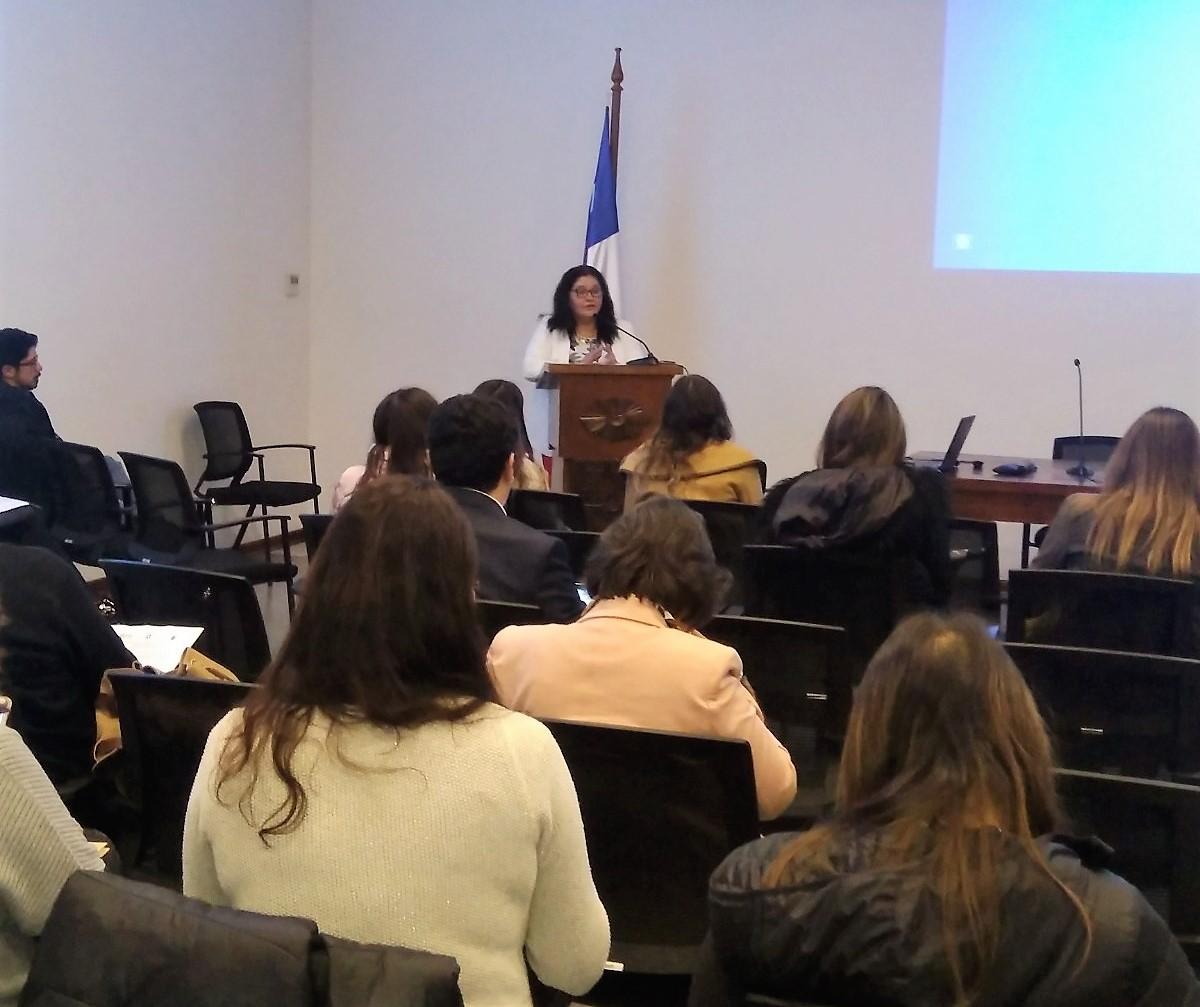 La asistente social Alejandra Pérez (CFCN) estuvo a cargo del evento junto con sus colegas Katherine Rivera (Agro) y Estela Lagos (Favet).