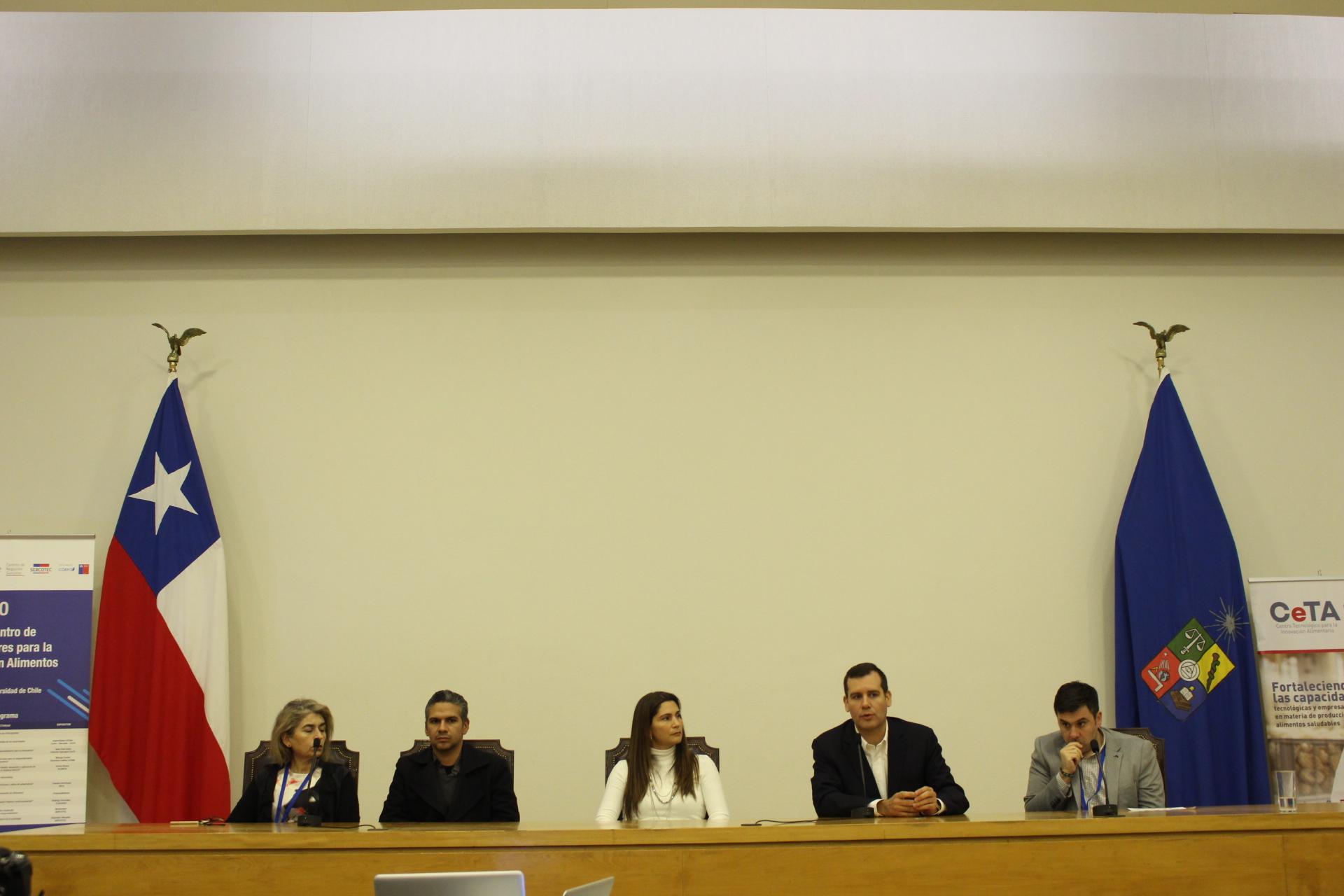 Durante la actividad se presentaron 6 charlas magistrales, una mesa redonda y se presentaron casos de éxito en la innovación de alimentos.