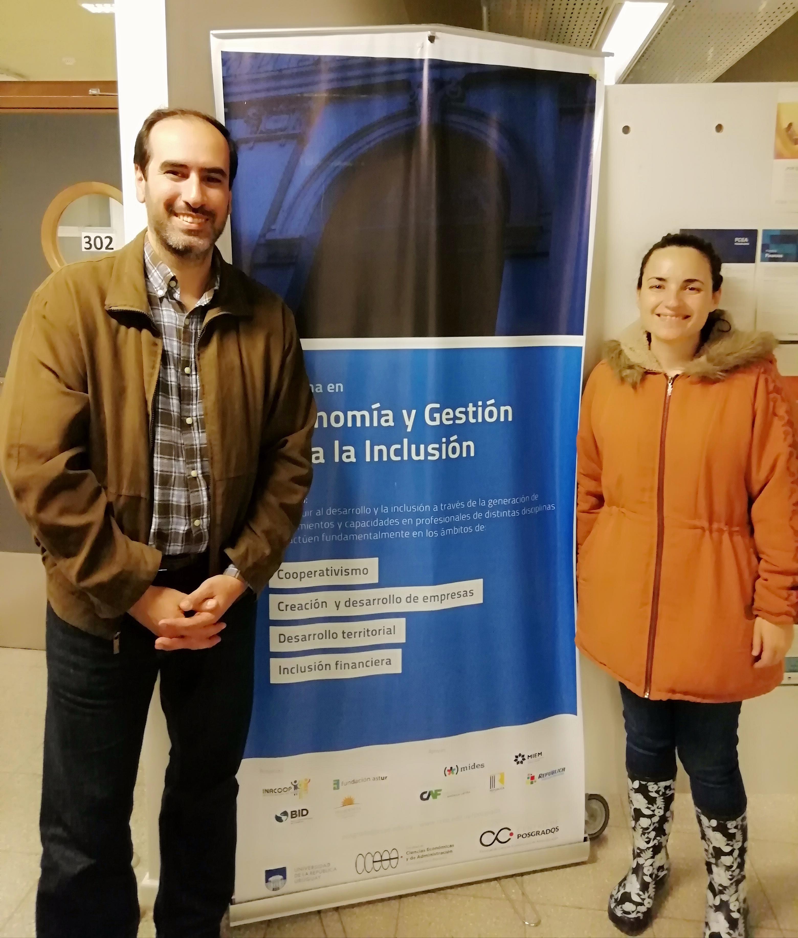 El Profesor Adrián Rodríguez Miranda, Doctor en Desarrollo Económico e Integración por la Universidad Autónoma de Madrid (España) junto a la Profesora Sofìa Boza.