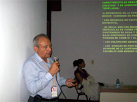 El Prof. Manterola durante su presentación.