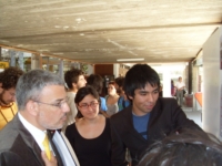 El Prof. Uribe destacó el trabajo de 3 de los ocho grupos presentes en la feria.