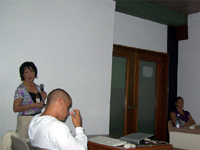 La Prof. Dina Cerda exponiendo en el congreso.